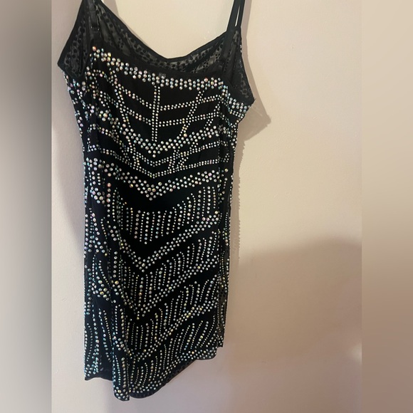 Elegant Black Beaded Dress - Picture 4 of 5